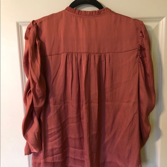 Classic, chic top - Picture 2 of 2